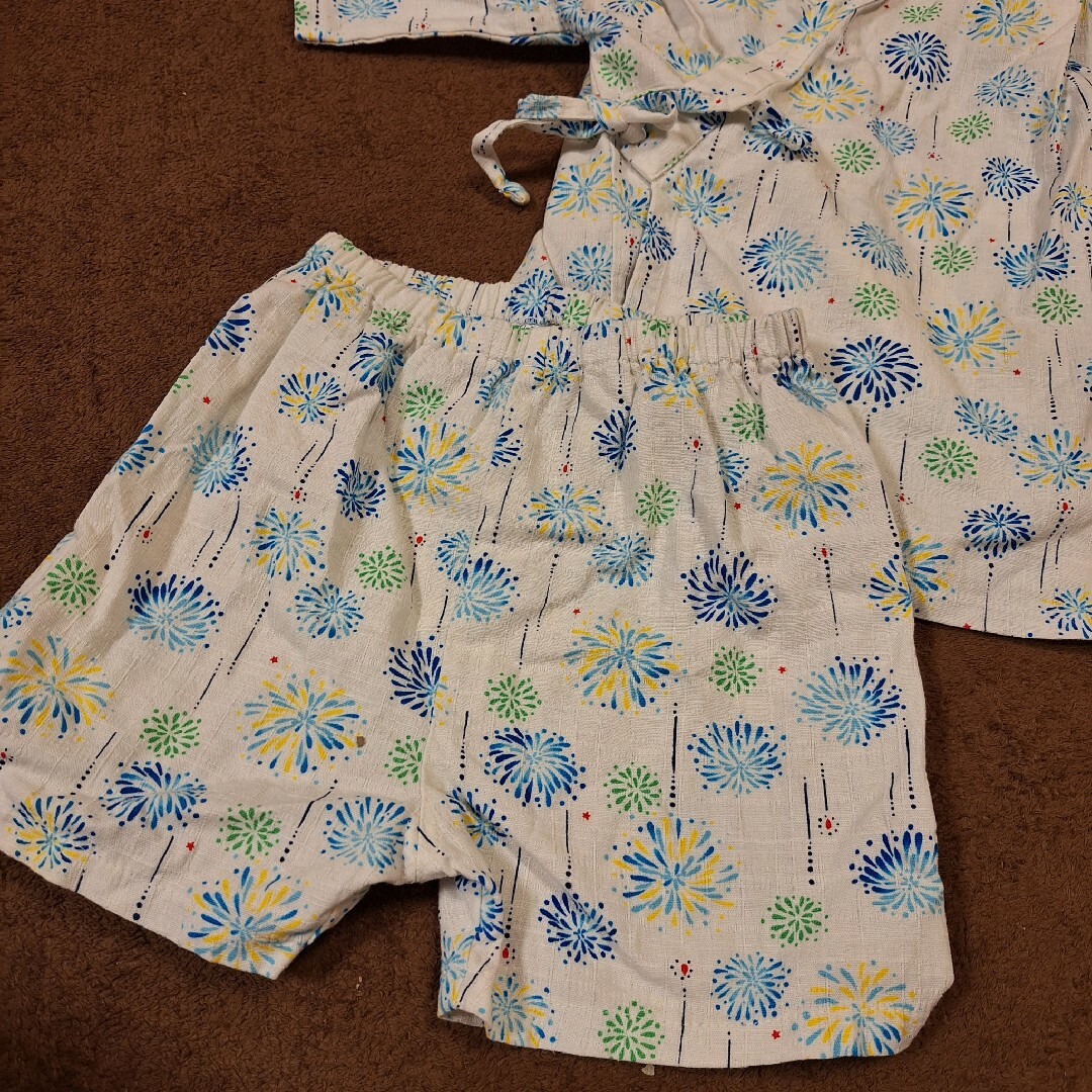 子供甚平 甚平 100cm 男の子 花火  白 100 キッズ/ベビー/マタニティのキッズ服男の子用(90cm~)(甚平/浴衣)の商品写真