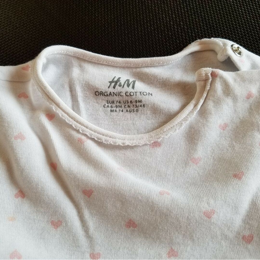 H&M(エイチアンドエム)のH&M　ロンパース　74cm　70cm　女の子　2枚セット キッズ/ベビー/マタニティのベビー服(~85cm)(ロンパース)の商品写真