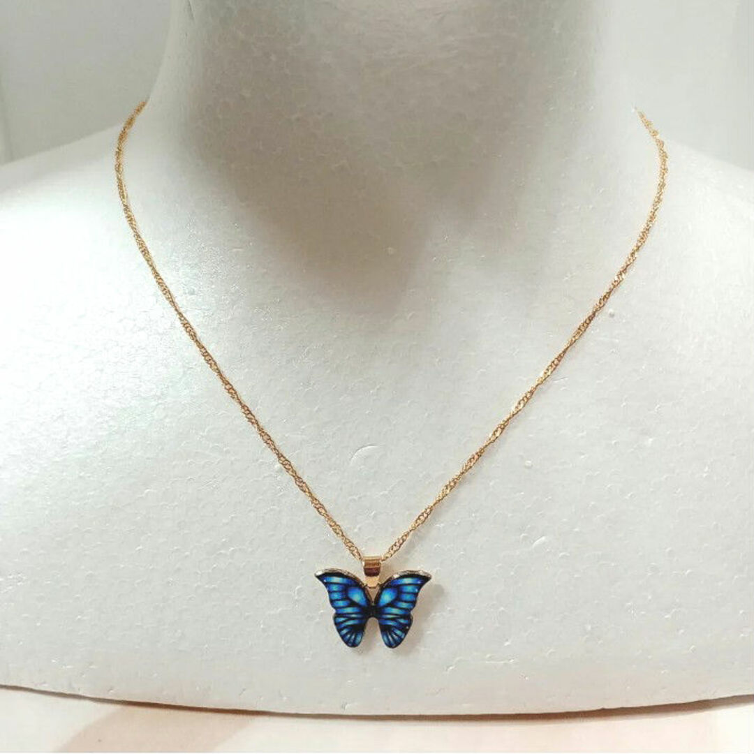 蝶々のネックレス　レディース　バタフライ　青　パピヨン　ゴールド レディースのアクセサリー(ネックレス)の商品写真