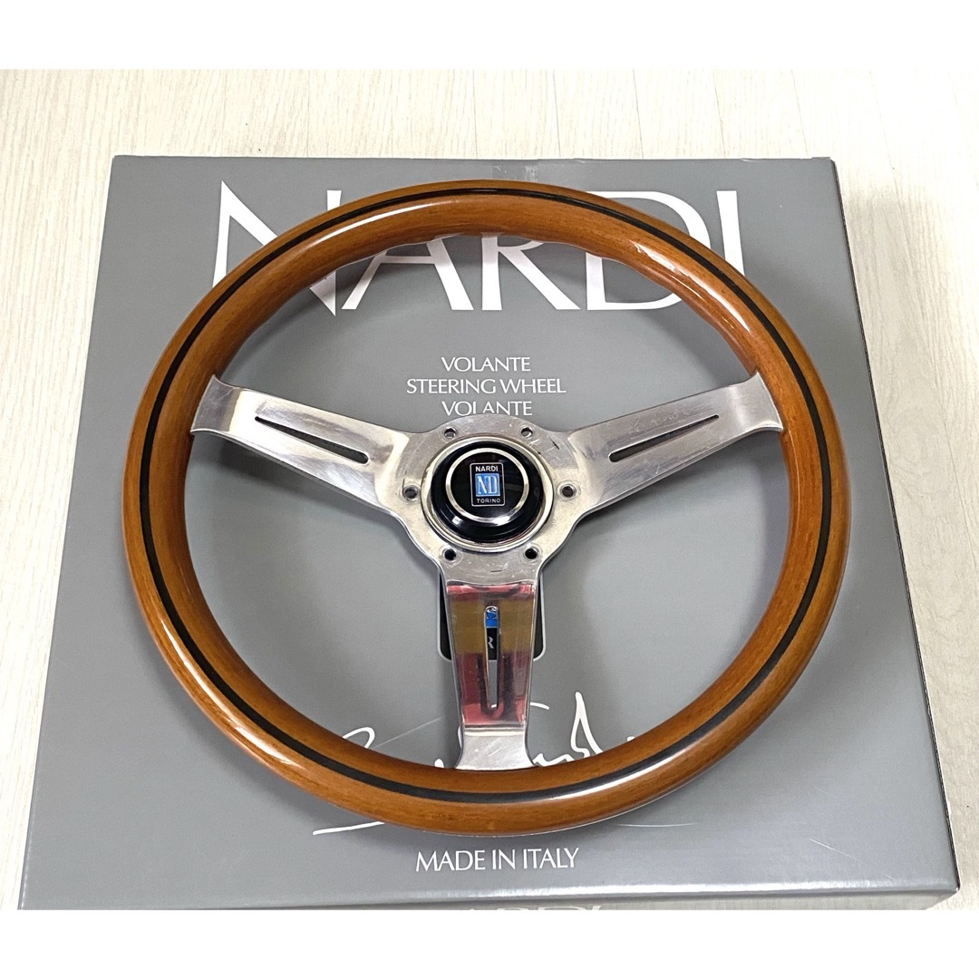 ナルディ(ナルディ)の希少【NARDI Classic】32.5Φ ウッドステアリング　即決大歓迎 自動車/バイクの自動車(汎用パーツ)の商品写真