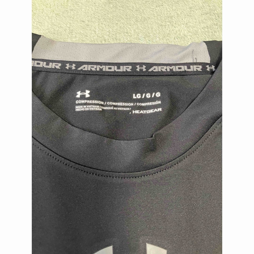 UNDER ARMOUR(アンダーアーマー)のアンダーアーマー  ヒートギア　コンプレショッンシャツ　黒 メンズのトップス(Tシャツ/カットソー(半袖/袖なし))の商品写真