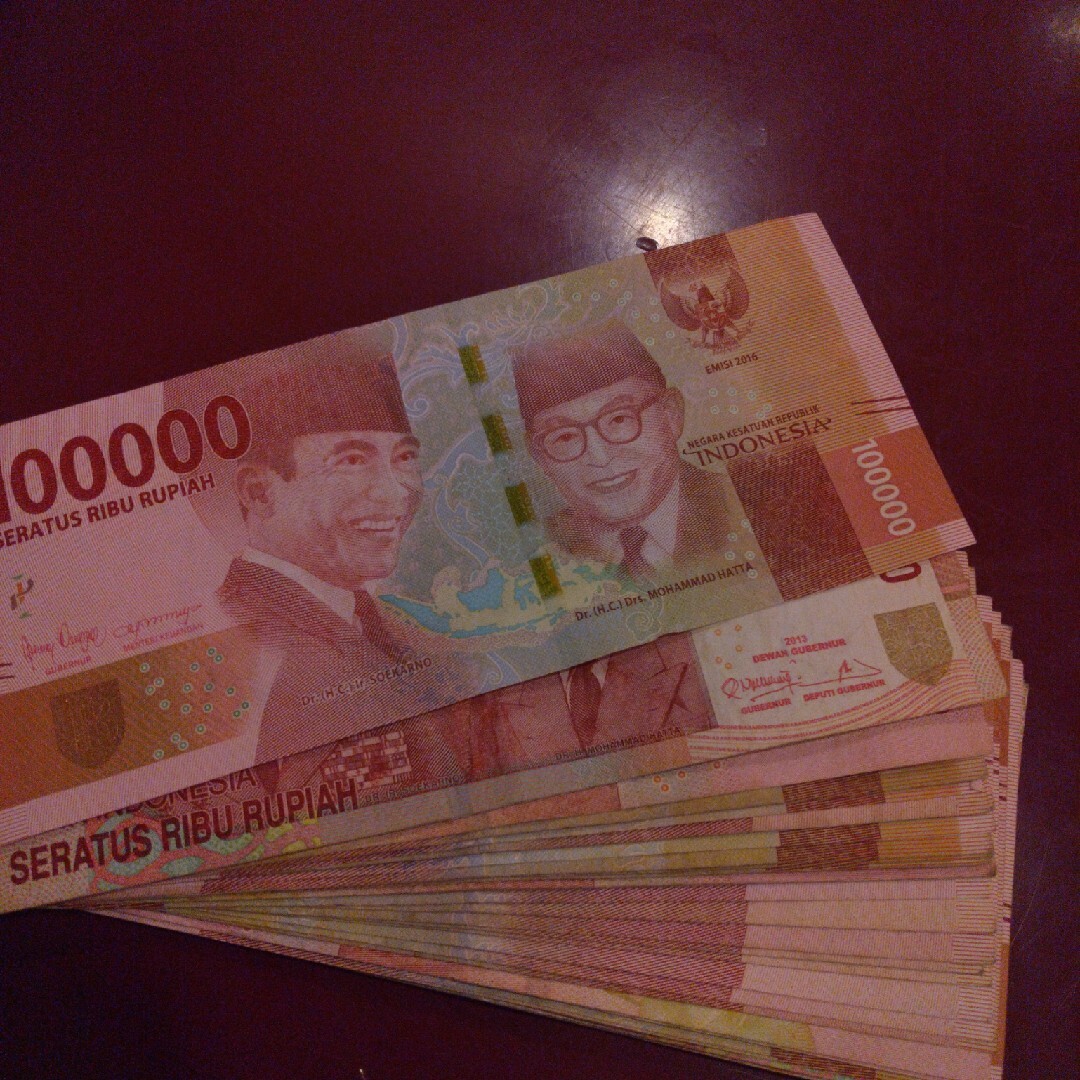 インドネシアルピア100,000ルピア×32枚 エンタメ/ホビーの美術品/アンティーク(貨幣)の商品写真