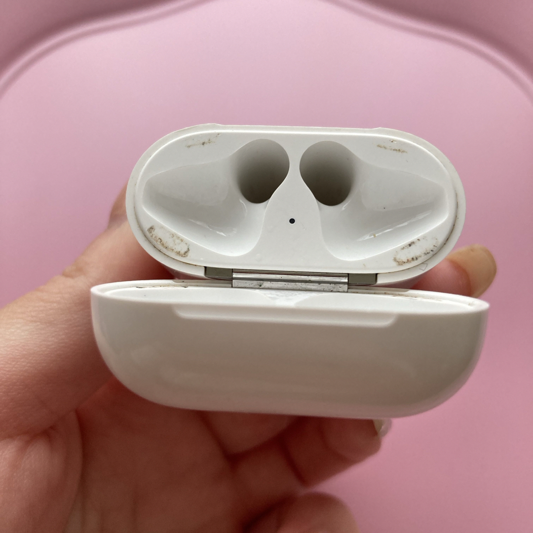 Apple(アップル)の【Apple】AirPods 第一世代　充電ケースのみ スマホ/家電/カメラのオーディオ機器(ヘッドフォン/イヤフォン)の商品写真