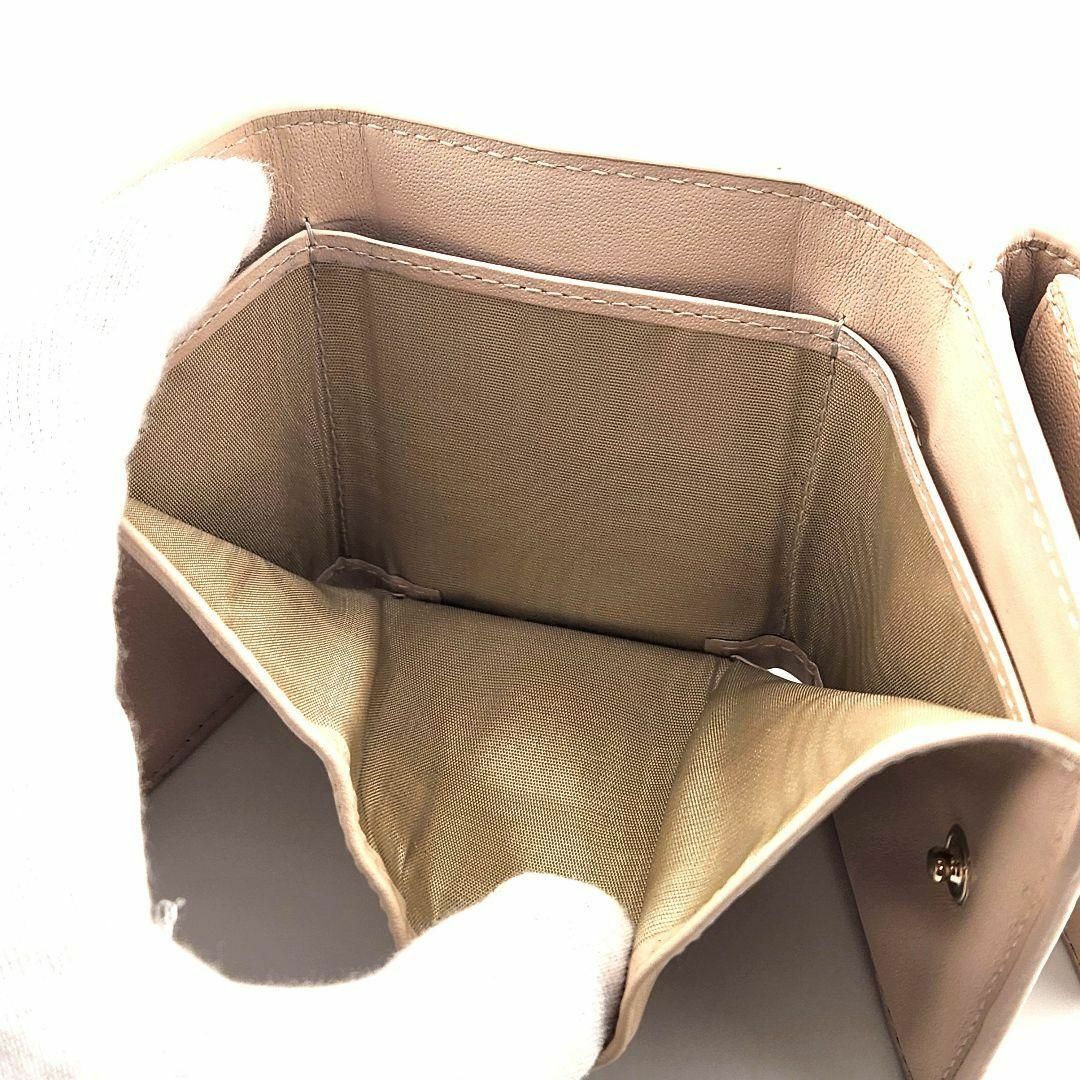 Furla(フルラ)のフルラ 三つ折り財布 レザー ゴールド金具 ロゴ トライフォード ベージュ レディースのファッション小物(財布)の商品写真