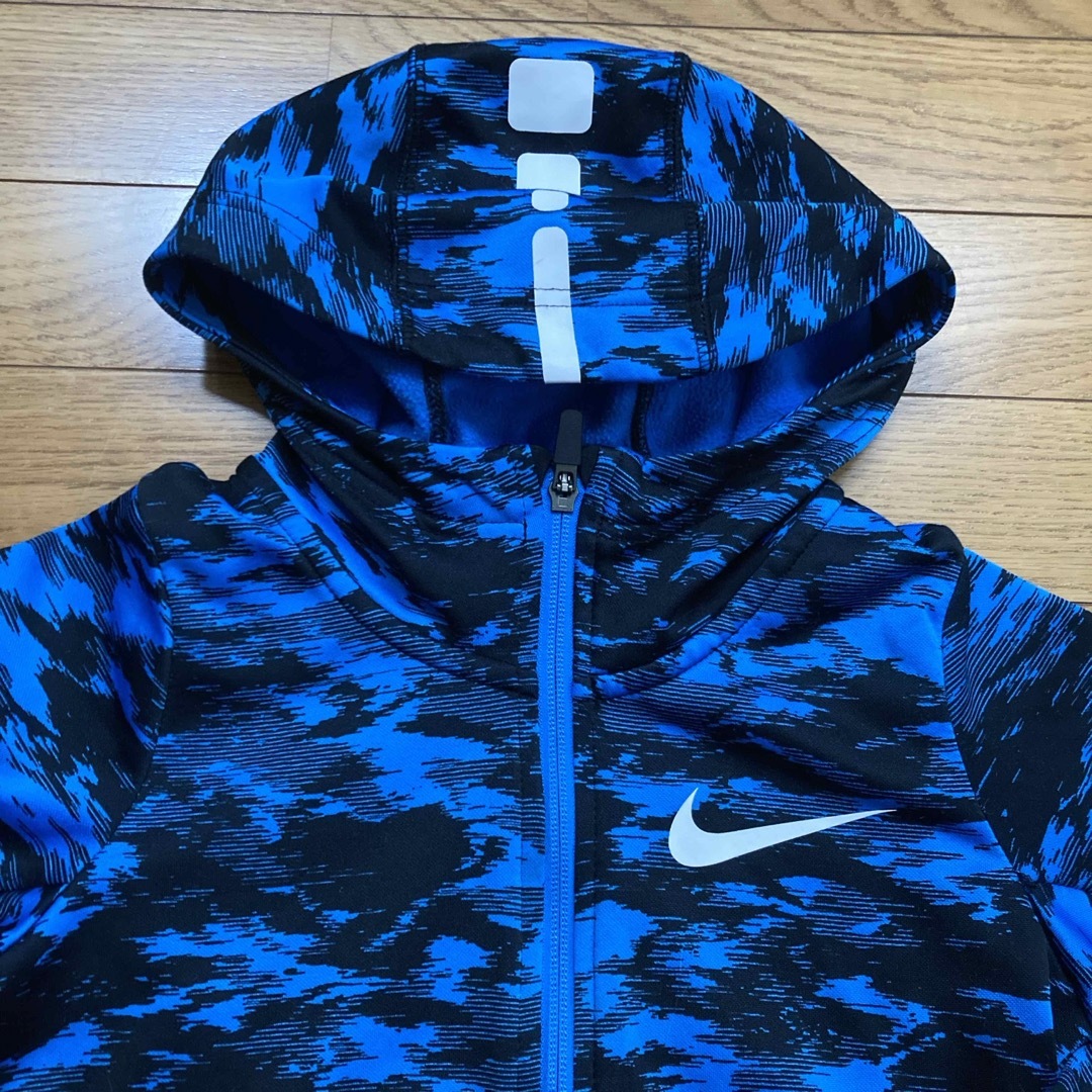 NIKE(ナイキ)のNIKE  パーカーS 130-140サイズ キッズ/ベビー/マタニティのキッズ服男の子用(90cm~)(ジャケット/上着)の商品写真