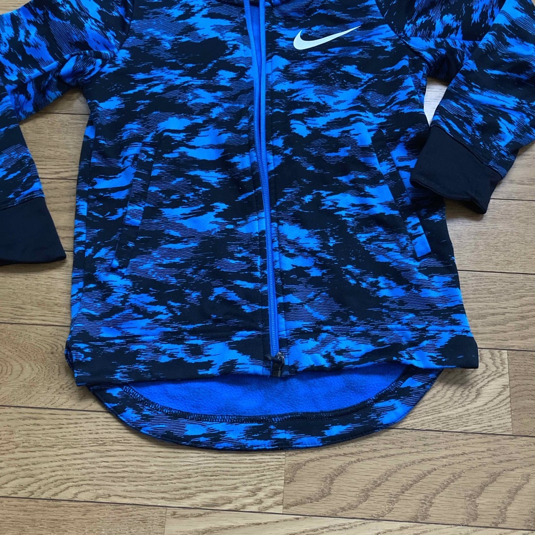 NIKE(ナイキ)のNIKE  パーカーS 130-140サイズ キッズ/ベビー/マタニティのキッズ服男の子用(90cm~)(ジャケット/上着)の商品写真