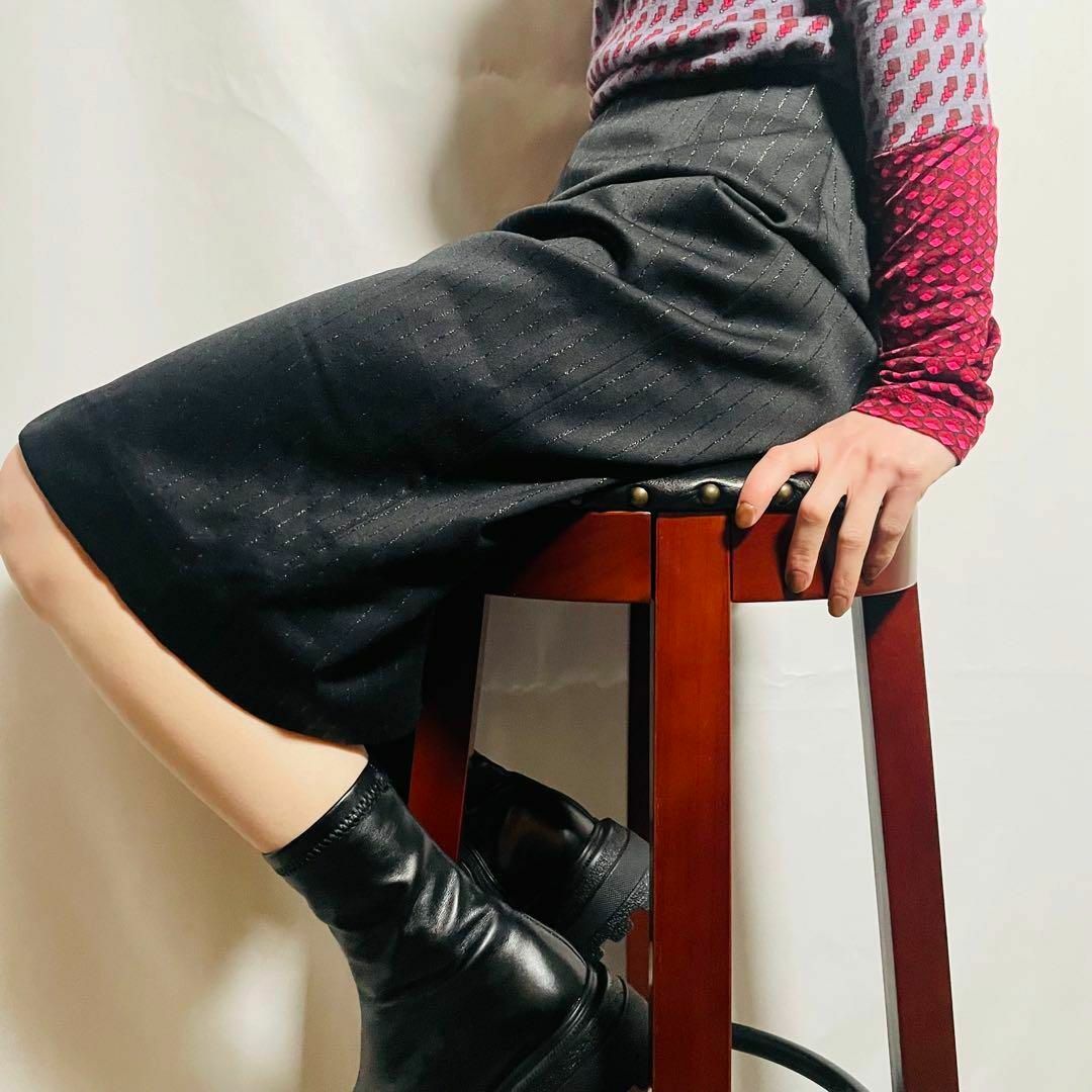Gianni Versace(ジャンニヴェルサーチ)のイタリー製 美品GIANNI VERSACE ストライプタイトスカート レディースのスカート(ひざ丈スカート)の商品写真