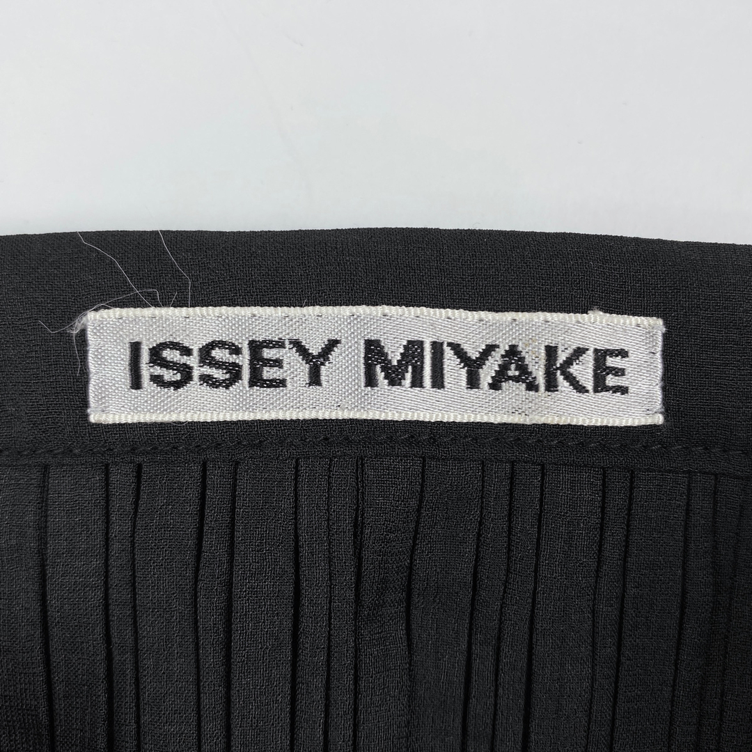 ISSEY MIYAKE(イッセイミヤケ)のイッセイミヤケ ラップ プリーツ スカート レディース M 【中古】 レディースのスカート(ひざ丈スカート)の商品写真