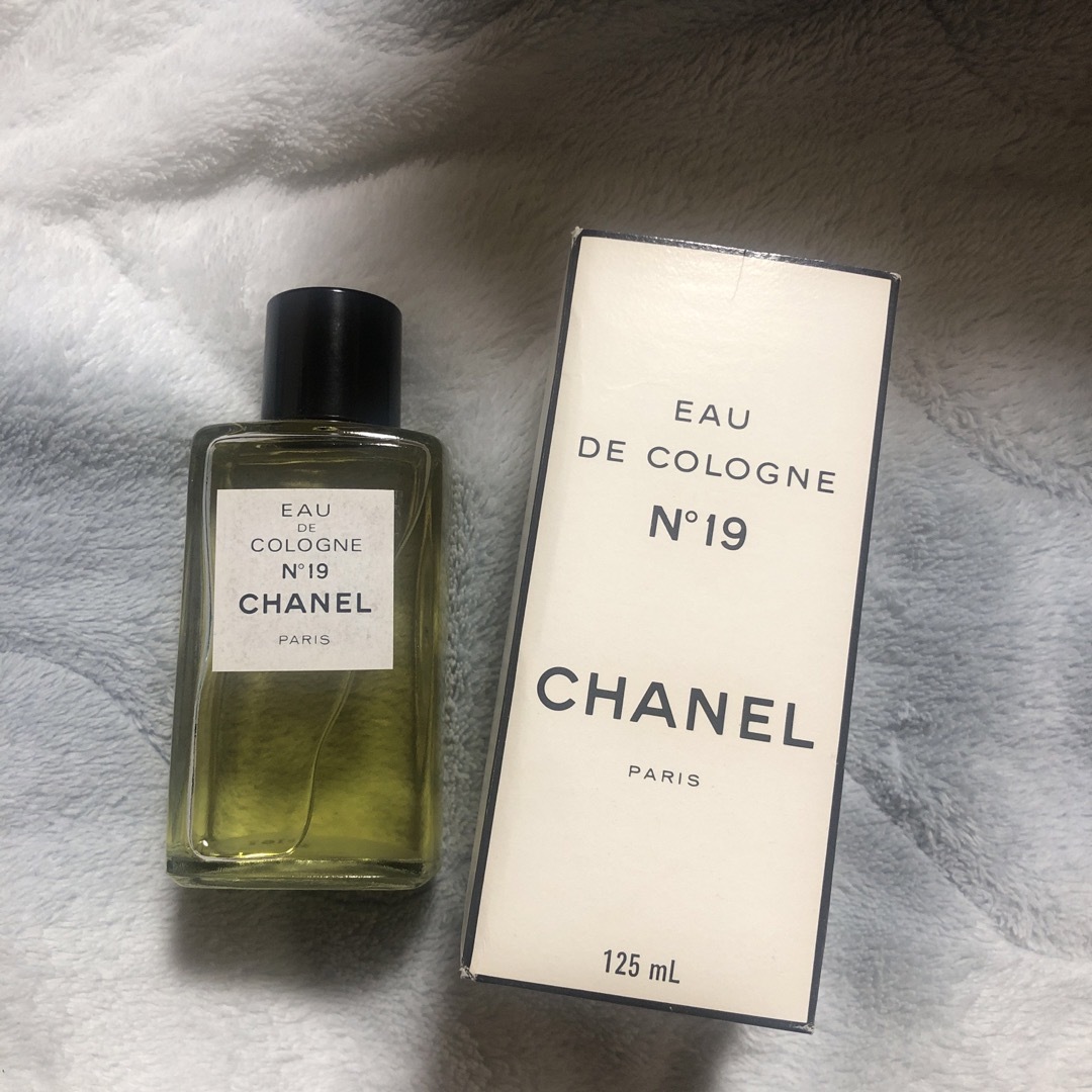 CHANEL(シャネル)のシャネル　EAU DE COLOGNE N°19 CHANEL  コスメ/美容の香水(香水(女性用))の商品写真