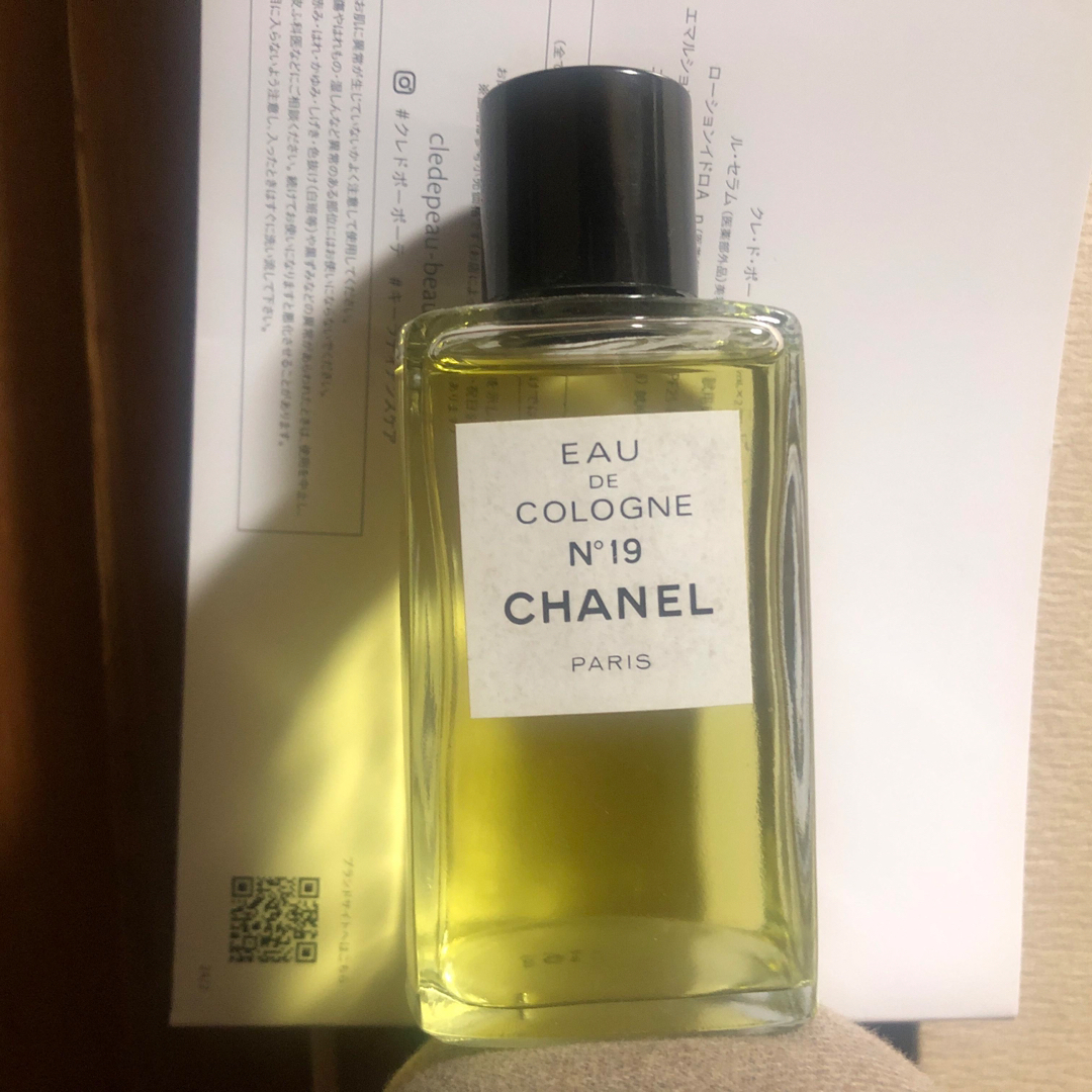 CHANEL(シャネル)のシャネル　EAU DE COLOGNE N°19 CHANEL  コスメ/美容の香水(香水(女性用))の商品写真