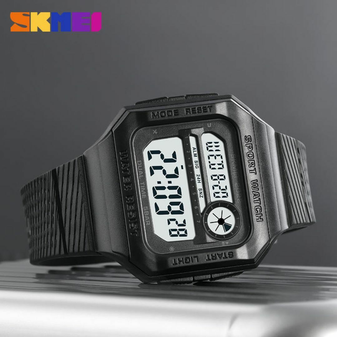 50m防水ダイバーズウォッチ デジタル腕時計 デュアルタイムデカ文字ブラック2 メンズの時計(腕時計(デジタル))の商品写真