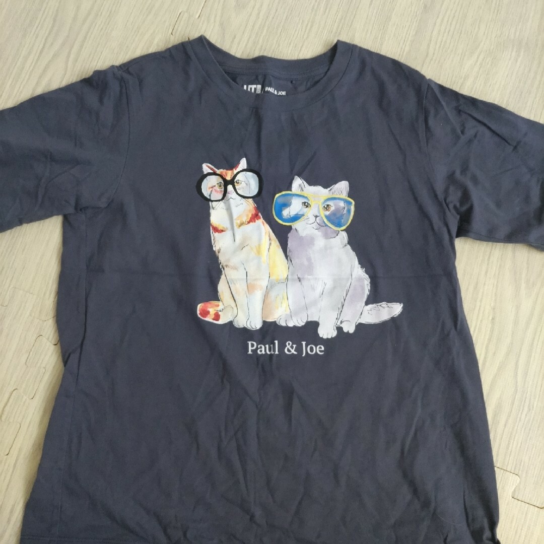 UNIQLO(ユニクロ)のUNIQLO　PAUL＆JOEコラボ　半袖Tシャツ　ダークグレー　コットン　猫 メンズのトップス(Tシャツ/カットソー(半袖/袖なし))の商品写真