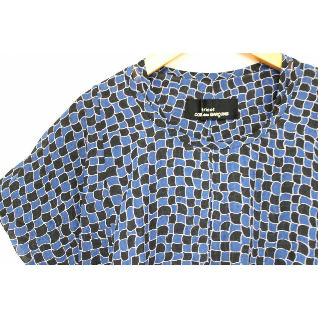 COMME des GARCONS(コムデギャルソン)の【夏物 新入荷】●tricot COMME des GARCONS/トリココムデギャルソン●TB-100160/総柄ブラウス/プルオーバー/クルーネック/半袖 ブルー×ブラック/青×黒 レディース 【中古】夏 034042 レディースのトップス(シャツ/ブラウス(半袖/袖なし))の商品写真