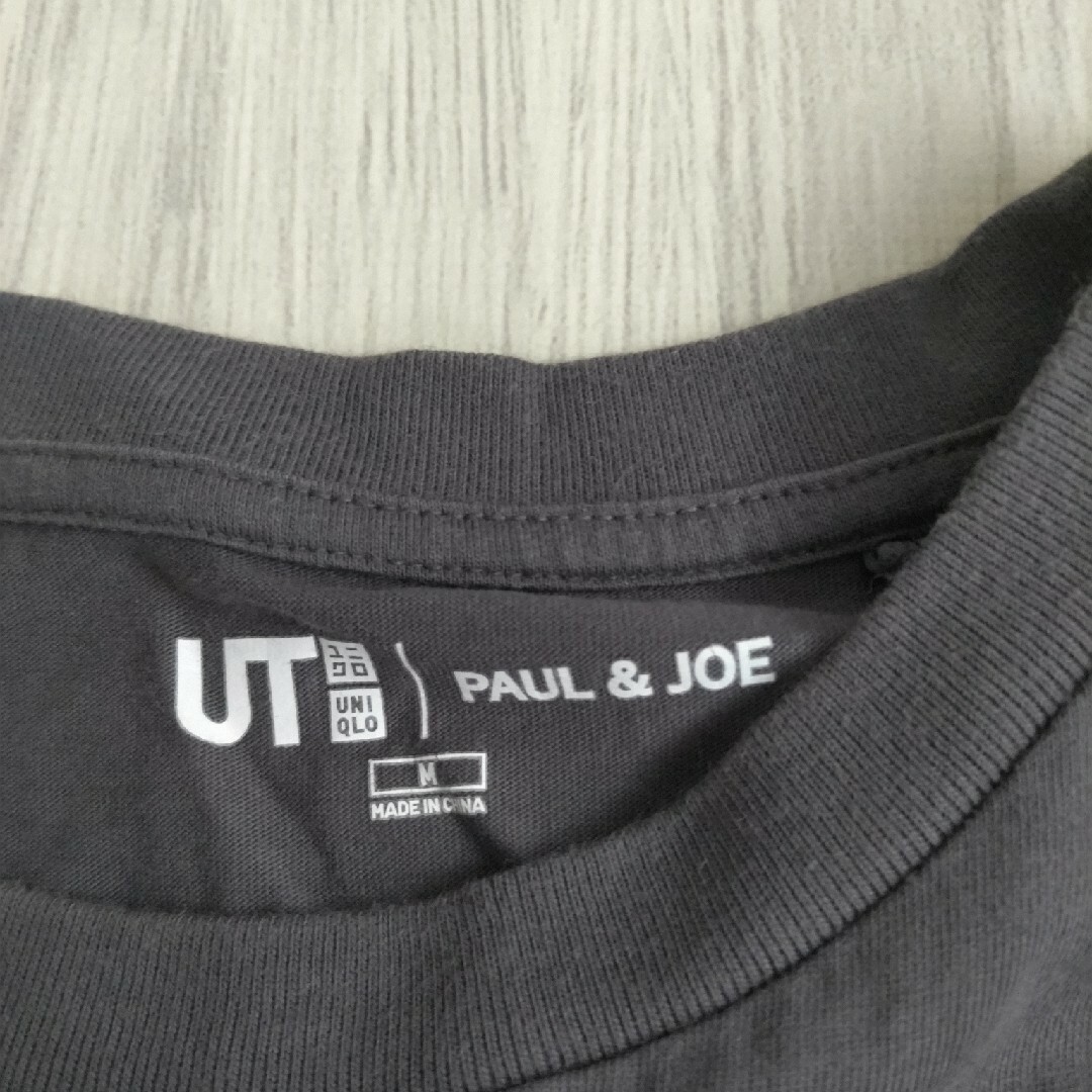 UNIQLO(ユニクロ)のUNIQLO　PAUL＆JOEコラボ　半袖Tシャツ　ダークグレー　コットン　猫 メンズのトップス(Tシャツ/カットソー(半袖/袖なし))の商品写真