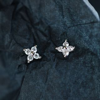 銀　シルバー　アクセサリー　ピアス　お花　フラワー　おしゃれ　上品　4mm(ピアス)