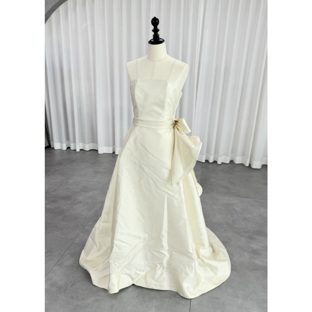 アントニオリーヴァ ANTONIO RIVA Aライン ウェディングドレス ホワイトベージュ ファーストオーナー リボン サテン レディースのフォーマル/ドレス(ウェディングドレス)の商品写真