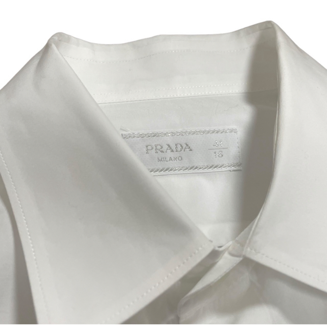 PRADA(プラダ)の✨極美品✨ 21年モデル PRADA プラダ 白長袖シャツ ロゴプリント  L メンズのトップス(シャツ)の商品写真
