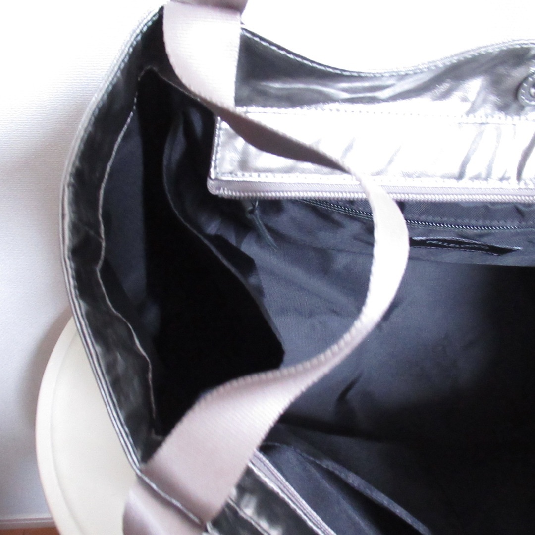 PELLE BORSA(ペレボルサ)の【ペレロッコ PELLELOCCO】トートバッグ シルバー ペレボルサ 肩がけ可 レディースのバッグ(トートバッグ)の商品写真