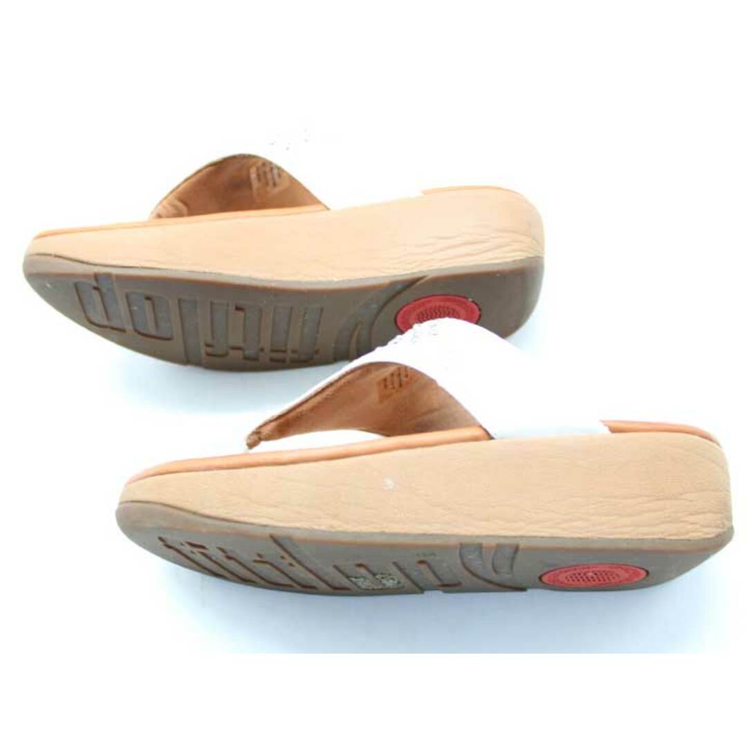 fitflop(フィットフロップ)の【夏物 新入荷】★fitflop/フィットフロップ★スタッズトングサンダル/おしゃれ/カジュアル/サンダル/シューズ/靴 ホワイト×キャメル レディース US6.5【中古】夏 724042 レディースの靴/シューズ(サンダル)の商品写真