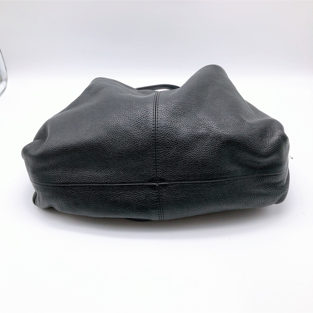 Furla(フルラ)のFURLA フルラ　無地　黒　シボ革　レザー　ハンドバッグ　肩がけ　大容量 レディースのバッグ(ハンドバッグ)の商品写真