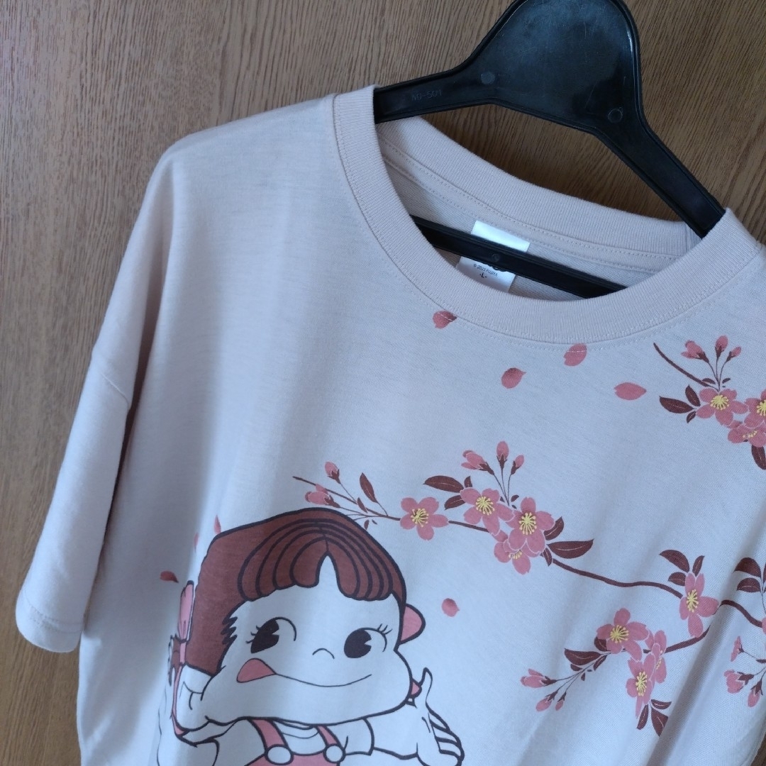 新品 未使用 ペコちゃん トップス 半袖 Tシャツ Ｌサイズ レディース レディースのトップス(Tシャツ(半袖/袖なし))の商品写真