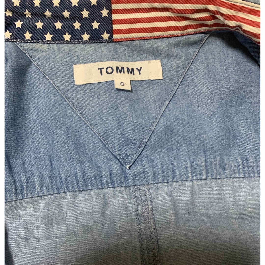 TOMMY HILFIGER(トミーヒルフィガー)のトミーヒルフィガー　デニム　シャツ　タンガリー　ダンガリーシャツ レディースのトップス(シャツ/ブラウス(長袖/七分))の商品写真