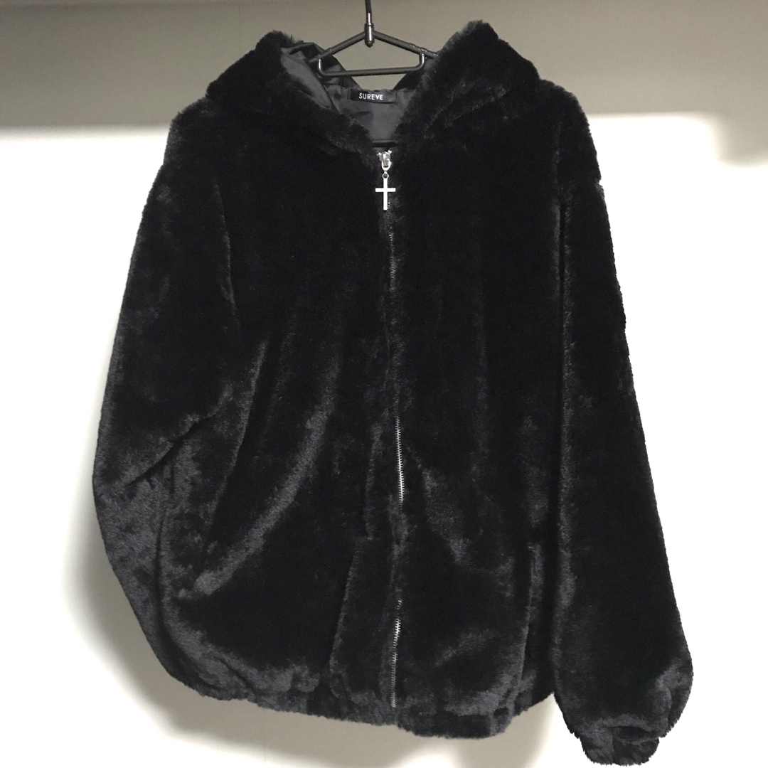 CIVARIZE(シヴァーライズ)の【送料込】SUREVE シュリーブ 病みくま クマ耳 フェイクファー 十字架 レディースのジャケット/アウター(毛皮/ファーコート)の商品写真