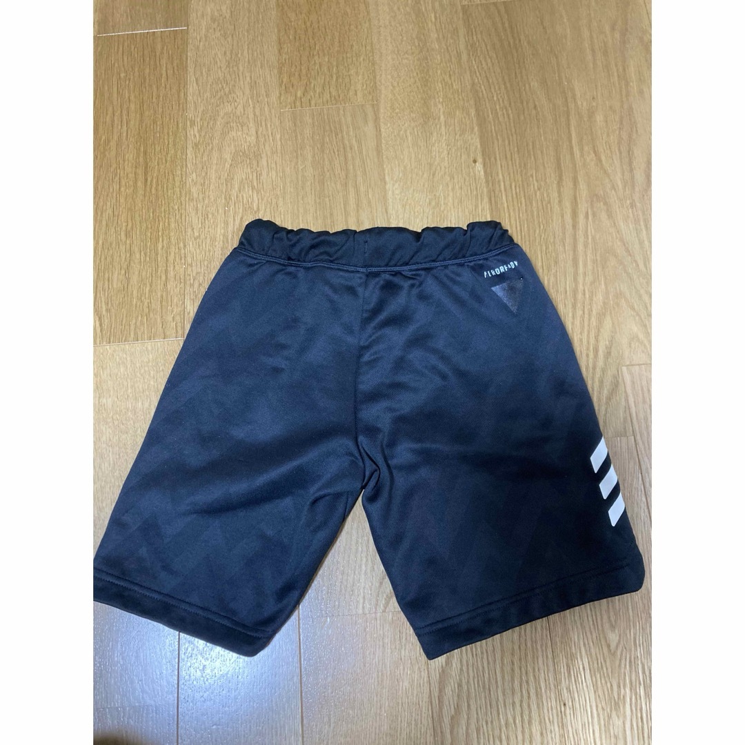 adidas(アディダス)のadidas  120センチ　ハーフパンツ   キッズ/ベビー/マタニティのキッズ服男の子用(90cm~)(パンツ/スパッツ)の商品写真