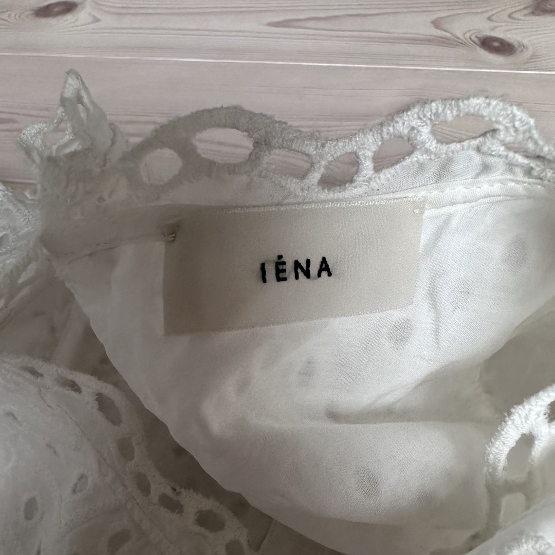 IENA(イエナ)のIENA イエナ　コットンレースブラウス　ホワイト　Fサイズ レディースのトップス(シャツ/ブラウス(半袖/袖なし))の商品写真