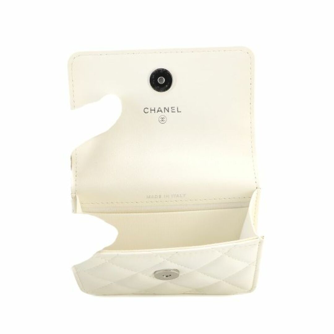 CHANEL(シャネル)の新品同様 シャネル CHANEL マトラッセ ジュエルフック カードケース 名刺入れ レザー ホワイト AP2397 ブラック シルバー 金具 VLP 90231334 レディースのファッション小物(パスケース/IDカードホルダー)の商品写真