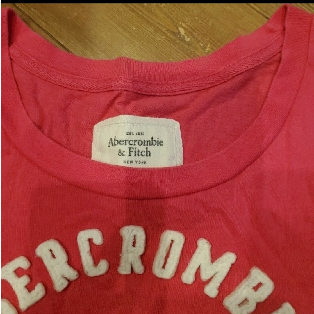 Abercrombie&Fitch(アバクロンビーアンドフィッチ)の☆　アバクロンビー&フィッチ　Tシャツ　☆ レディースのトップス(シャツ/ブラウス(長袖/七分))の商品写真