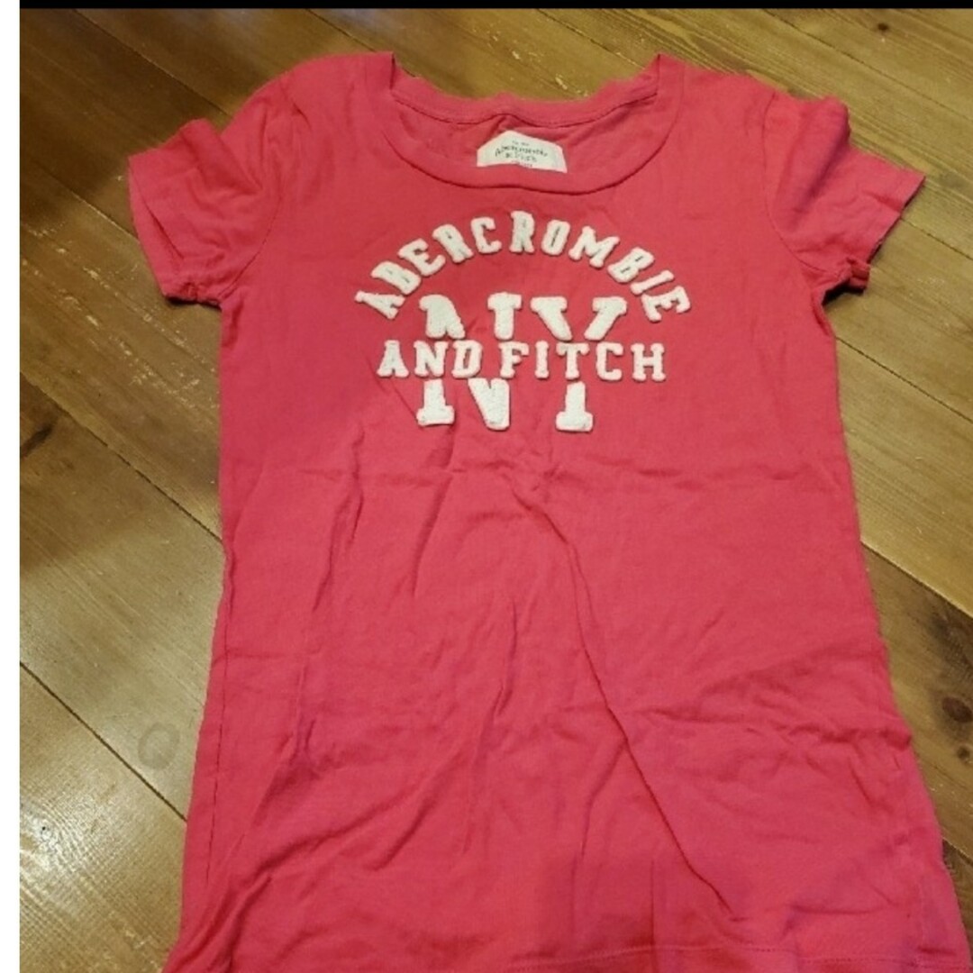 Abercrombie&Fitch(アバクロンビーアンドフィッチ)の☆　アバクロンビー&フィッチ　Tシャツ　☆ レディースのトップス(シャツ/ブラウス(長袖/七分))の商品写真