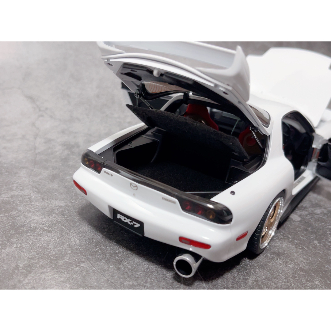 1/18 AUTOart オートアート MAZDA RX-7 FD3S マツダ エンタメ/ホビーのおもちゃ/ぬいぐるみ(ミニカー)の商品写真