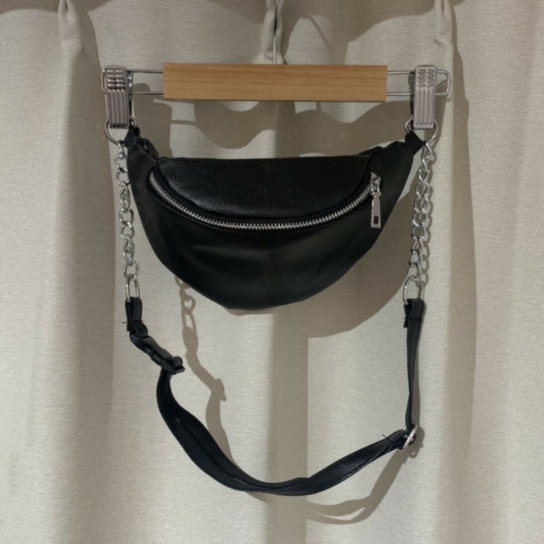 チェーン ボディバッグ ショルダーバッグ 黒 人気 韓国  海外 ユニセックス レディースのバッグ(ボディバッグ/ウエストポーチ)の商品写真