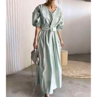 アメリヴィンテージ(Ameri VINTAGE)のAMERI SHIRRING VOLUME SLEEVE DRESS(ロングワンピース/マキシワンピース)