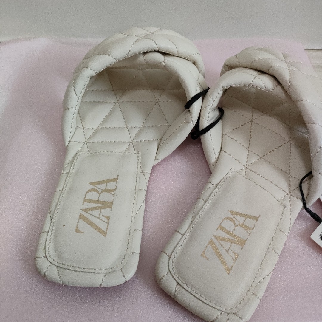 ZARA(ザラ)のZARA ぺたんこサンダル レディースの靴/シューズ(サンダル)の商品写真