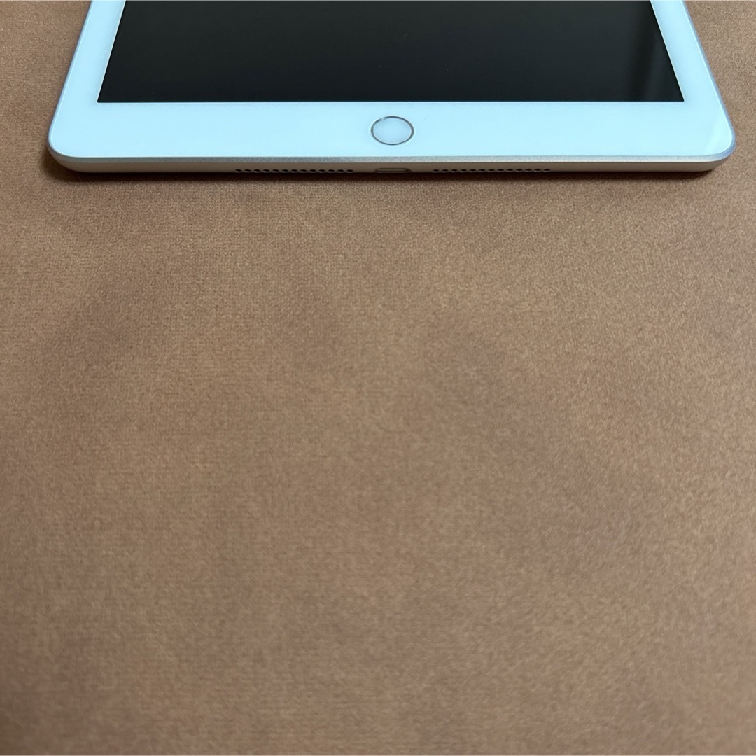iPad(アイパッド)の7519 電池新品 iPad6 第6世代 32GB WIFIモデル スマホ/家電/カメラのPC/タブレット(タブレット)の商品写真