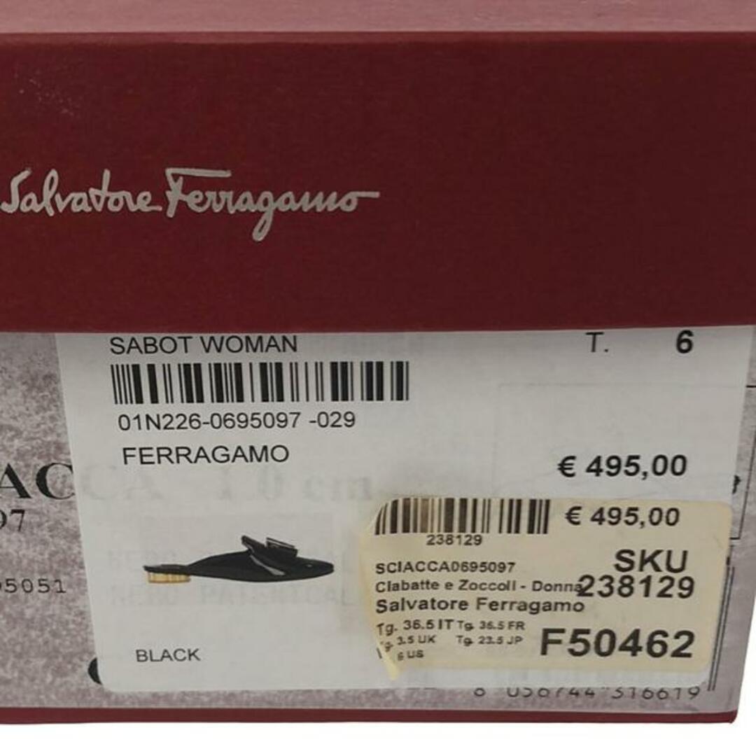 Salvatore Ferragamo / サルヴァトーレフェラガモ | パテントレザー ミュール / フラットシューズ | 6C | ブラック | レディース レディースの靴/シューズ(サンダル)の商品写真