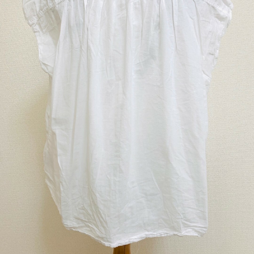 ブラウス　F　ホワイト　刺繍　きれいめ　綿100%　※ブランドタグなし レディースのトップス(シャツ/ブラウス(半袖/袖なし))の商品写真