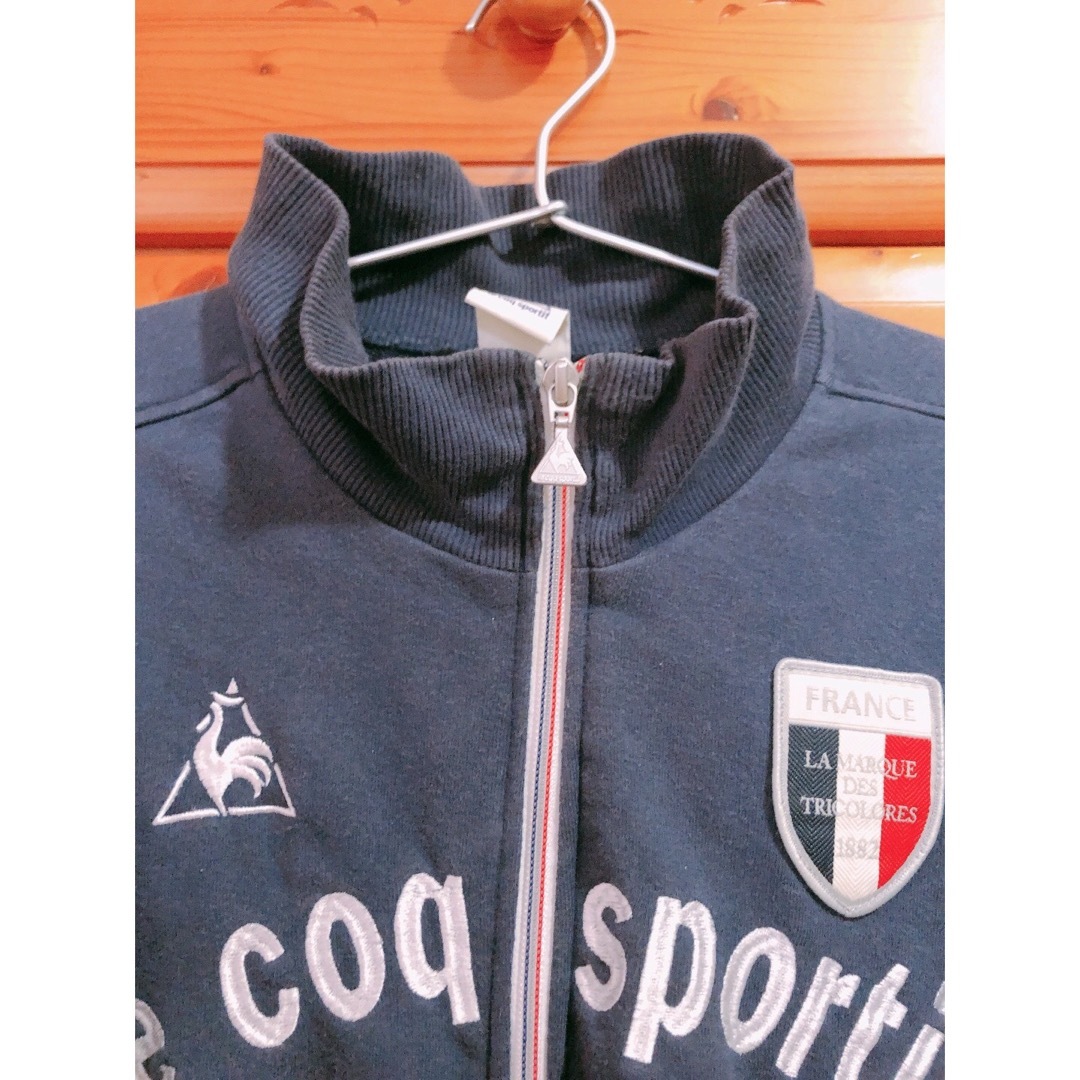 le coq sportif(ルコックスポルティフ)のメンズ　アウター　ジャンパー　ネイビー　ルコックスポルティフ　ジッパー　ロゴ　L メンズのジャケット/アウター(その他)の商品写真