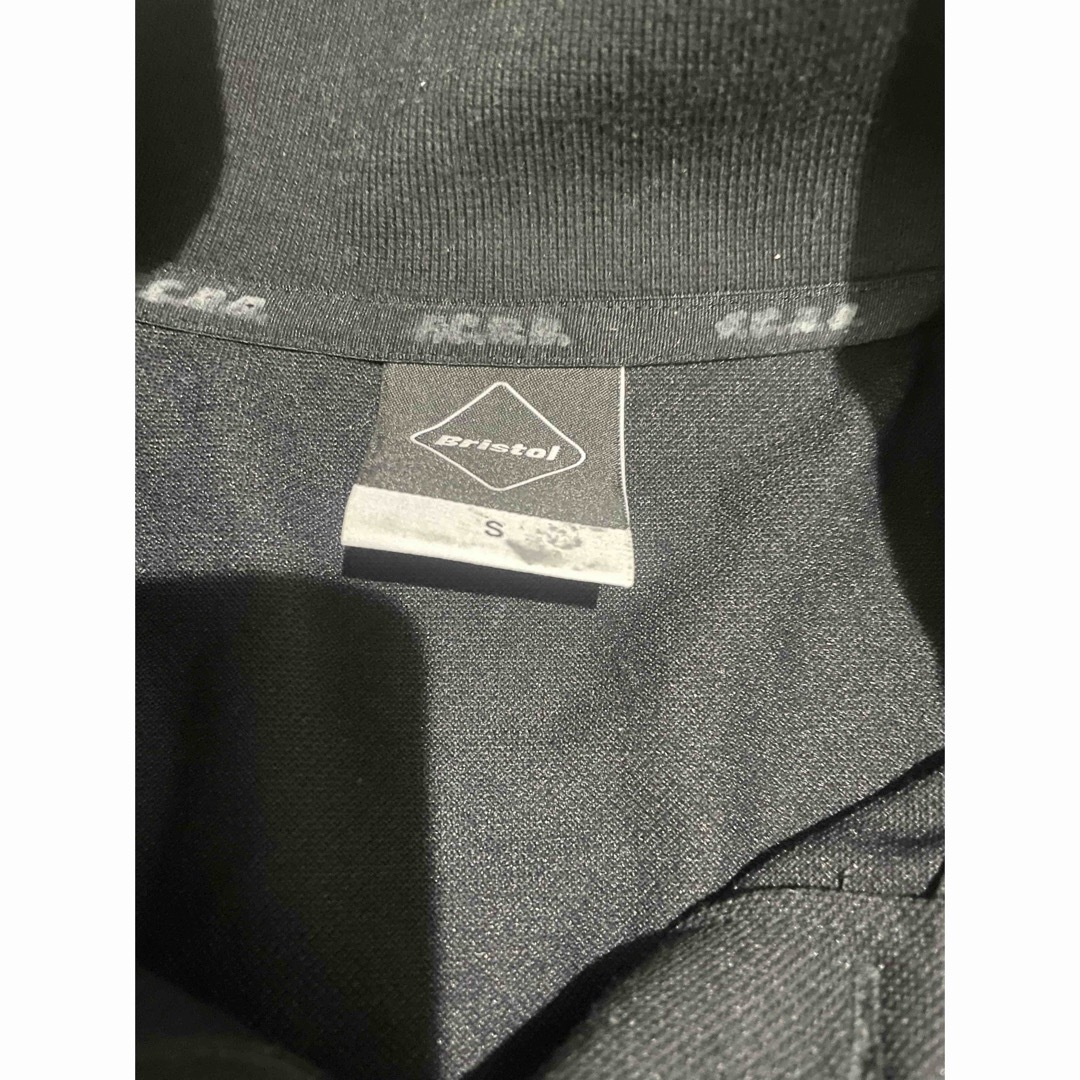 F.C.R.B.(エフシーアールビー)の希少　FCRB ポロシャツ　ブラック　S メンズのトップス(Tシャツ/カットソー(半袖/袖なし))の商品写真