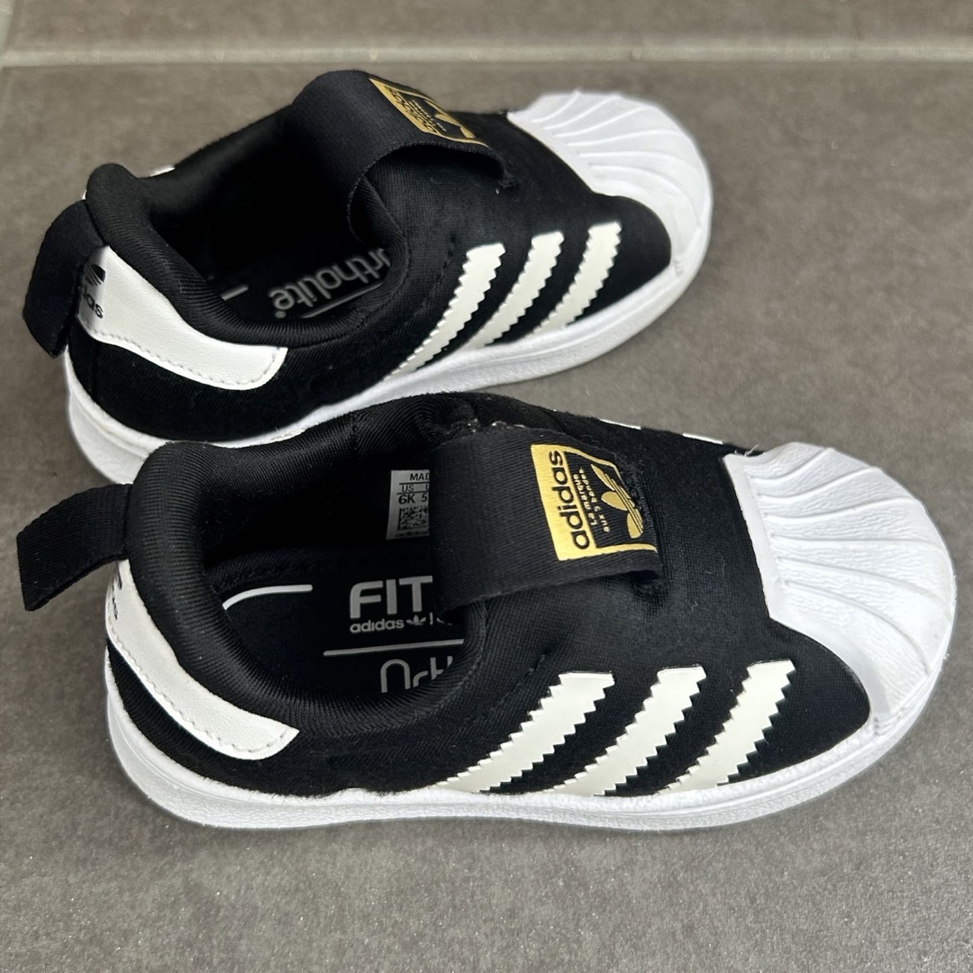 adidas(アディダス)のadidas 13cm スニーカー 靴 スリッポン キッズ/ベビー/マタニティのベビー靴/シューズ(~14cm)(スニーカー)の商品写真