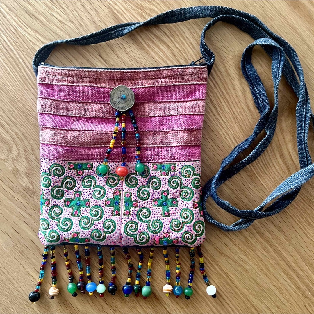 MALAIKA(マライカ)の希少！モン族 手縫い古布 ハンドメイドショルダーバッグ レディースのバッグ(ショルダーバッグ)の商品写真