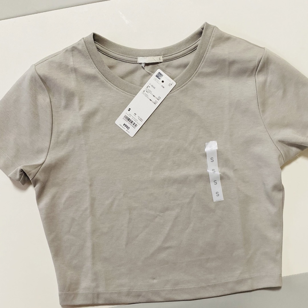 GU(ジーユー)のGU Tシャツ　キャミソール　セット レディースのトップス(Tシャツ(半袖/袖なし))の商品写真