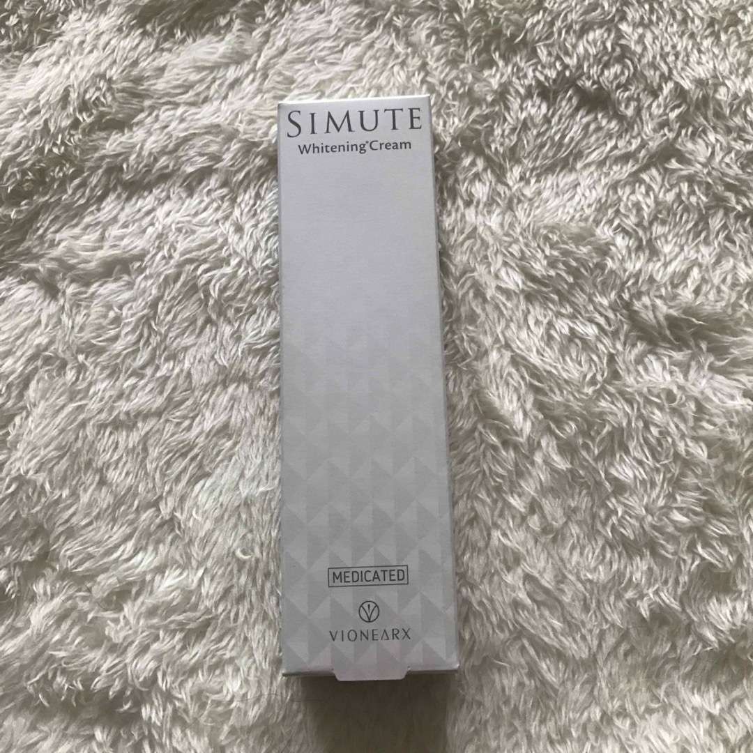 SIMUTE 30g 薬用美白クリーム オールインワン ゲル コスメ/美容のスキンケア/基礎化粧品(フェイスクリーム)の商品写真