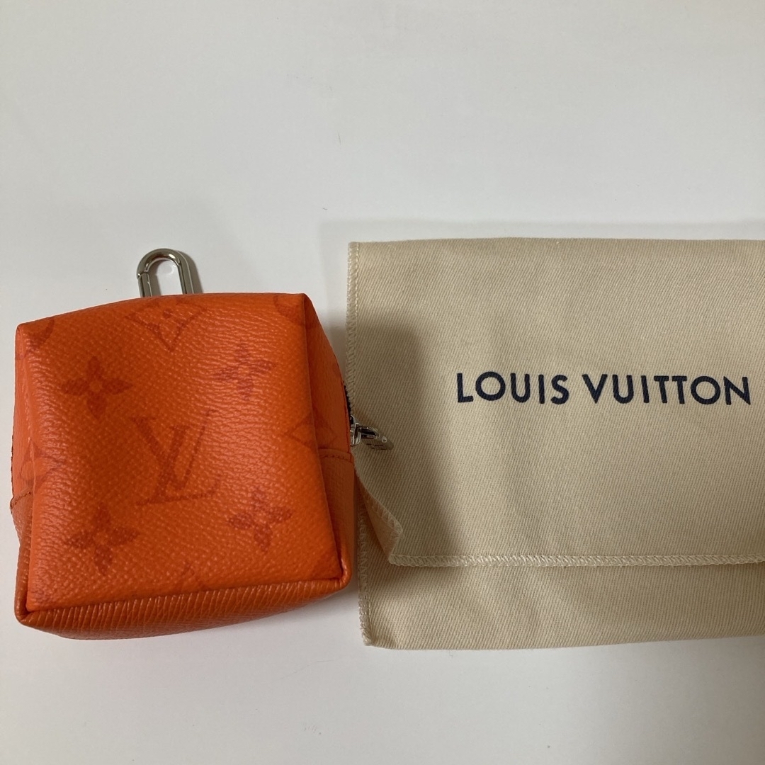 LOUIS VUITTON(ルイヴィトン)の未使用　ルイ・ヴィトン　タイガラマ　モノグラム　ポルト　クレ　ポーチ レディースのファッション小物(ポーチ)の商品写真