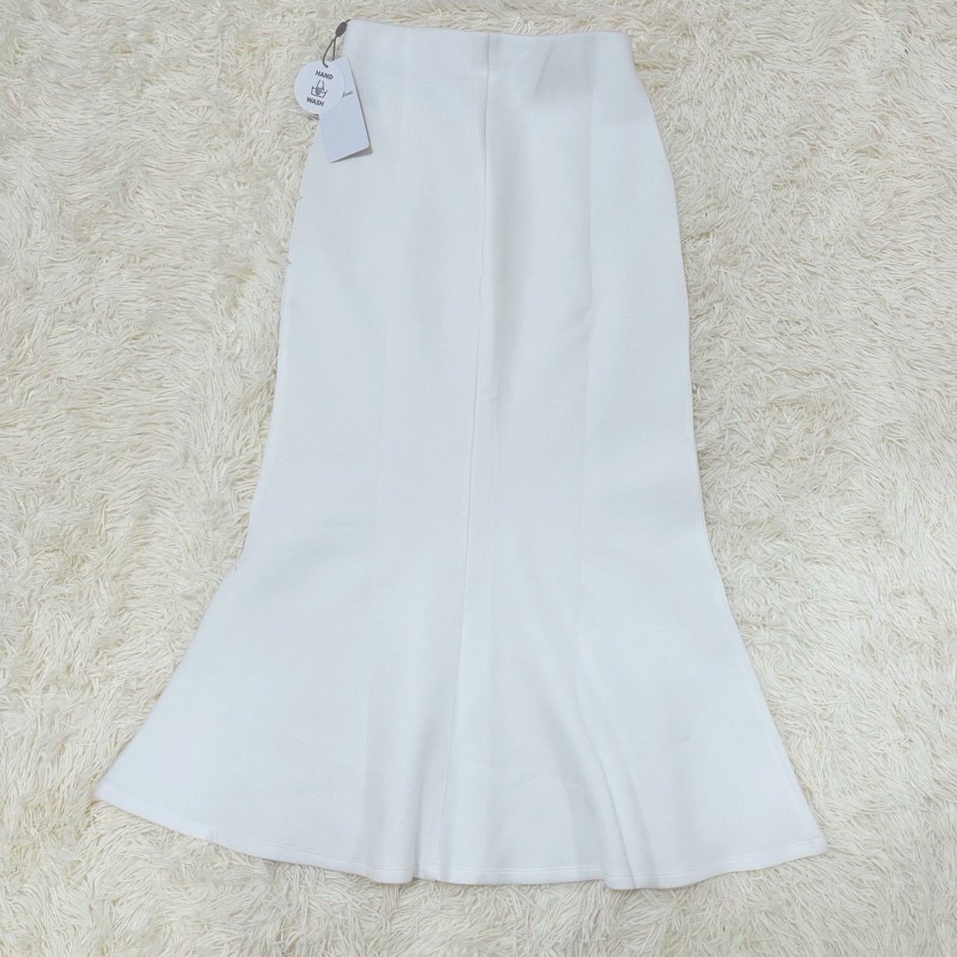 Loungedress(ラウンジドレス)のloungedress ポンチマーメイドスカート  ホワイト レディースのスカート(ロングスカート)の商品写真