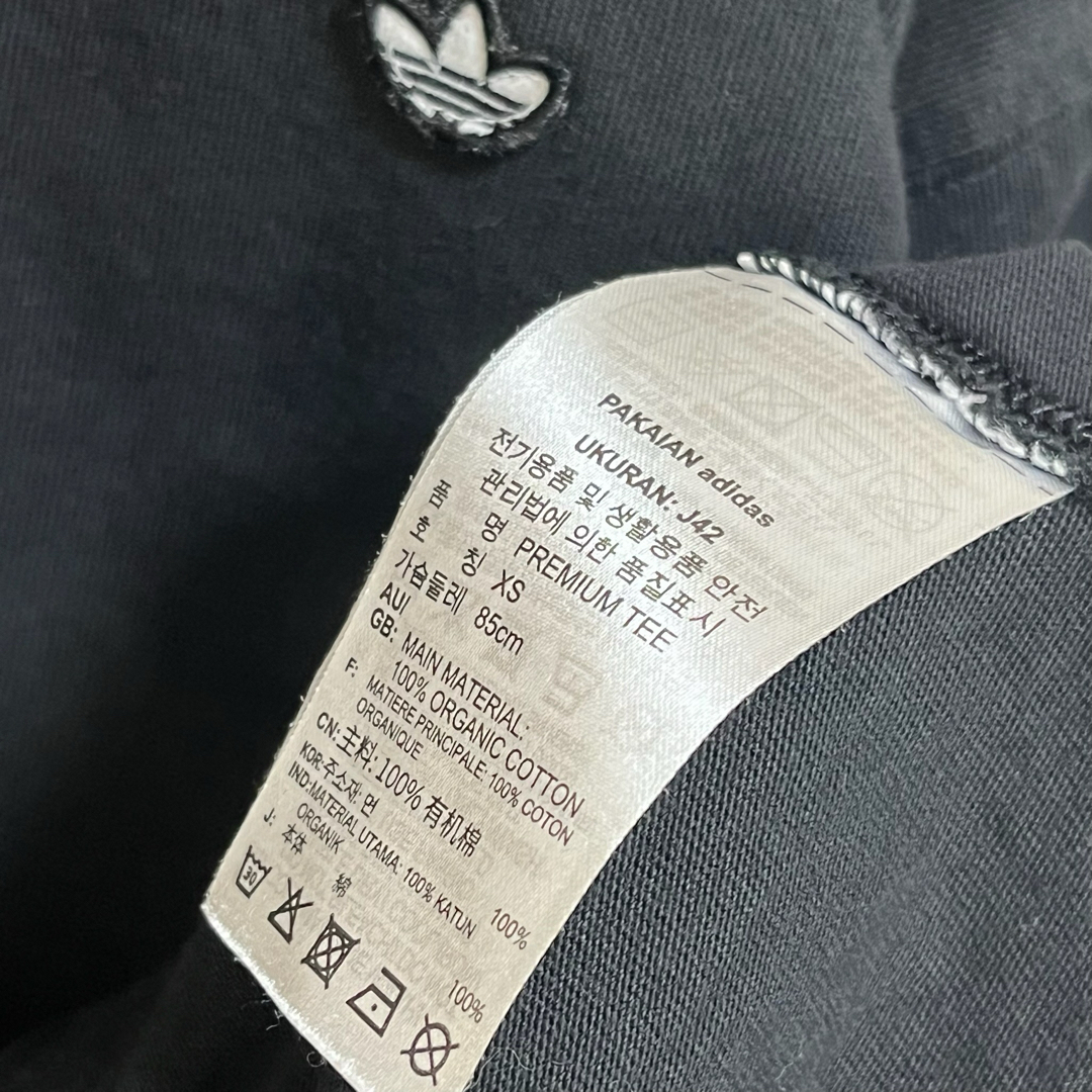 adidas(アディダス)のadidas アディダス Tシャツ 半袖 ブラック 胸元ワッペン トレフォイル メンズのトップス(Tシャツ/カットソー(半袖/袖なし))の商品写真