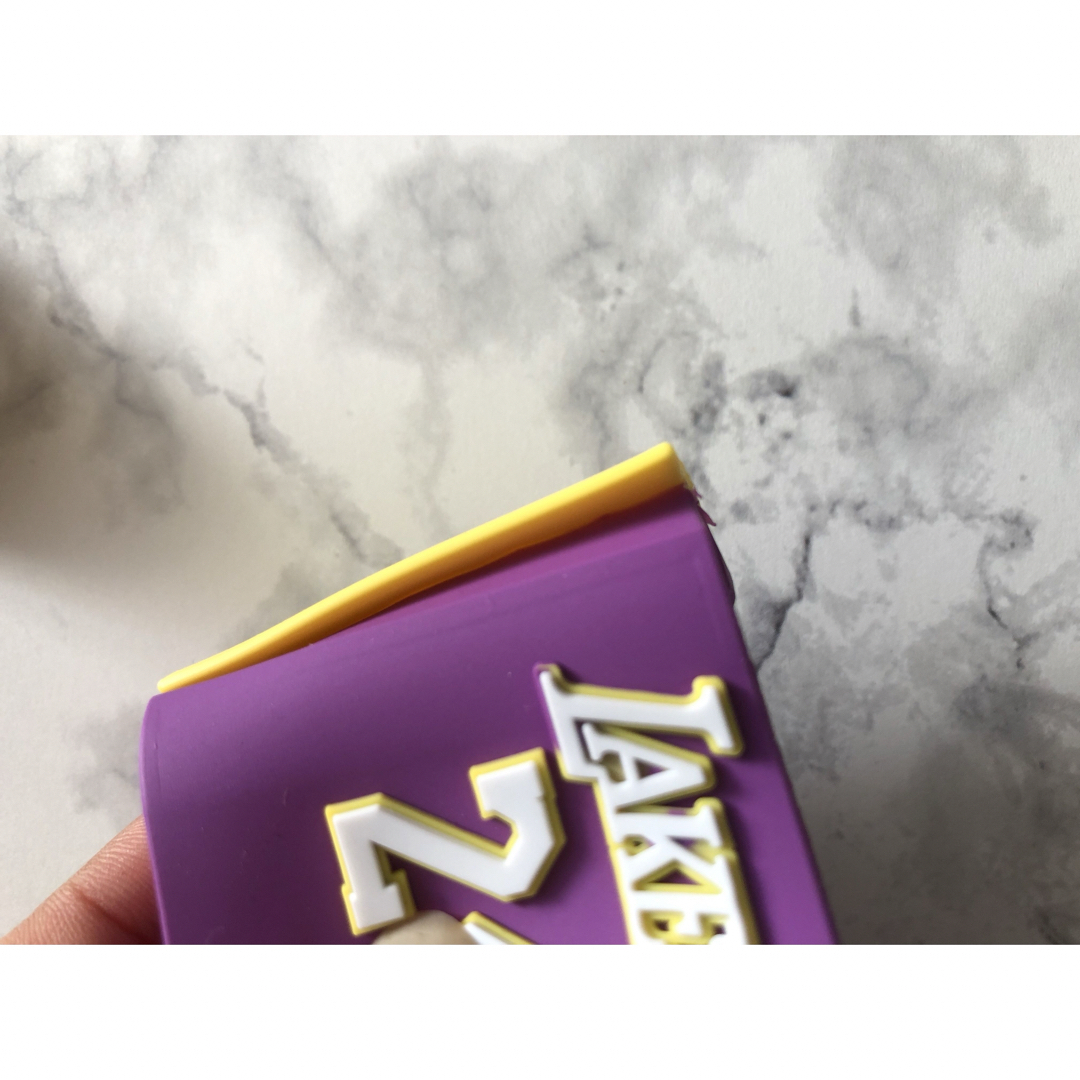 在庫限定価格 レイカーズ モチーフ Airpods ケース LAKERS スマホ/家電/カメラのスマホアクセサリー(その他)の商品写真