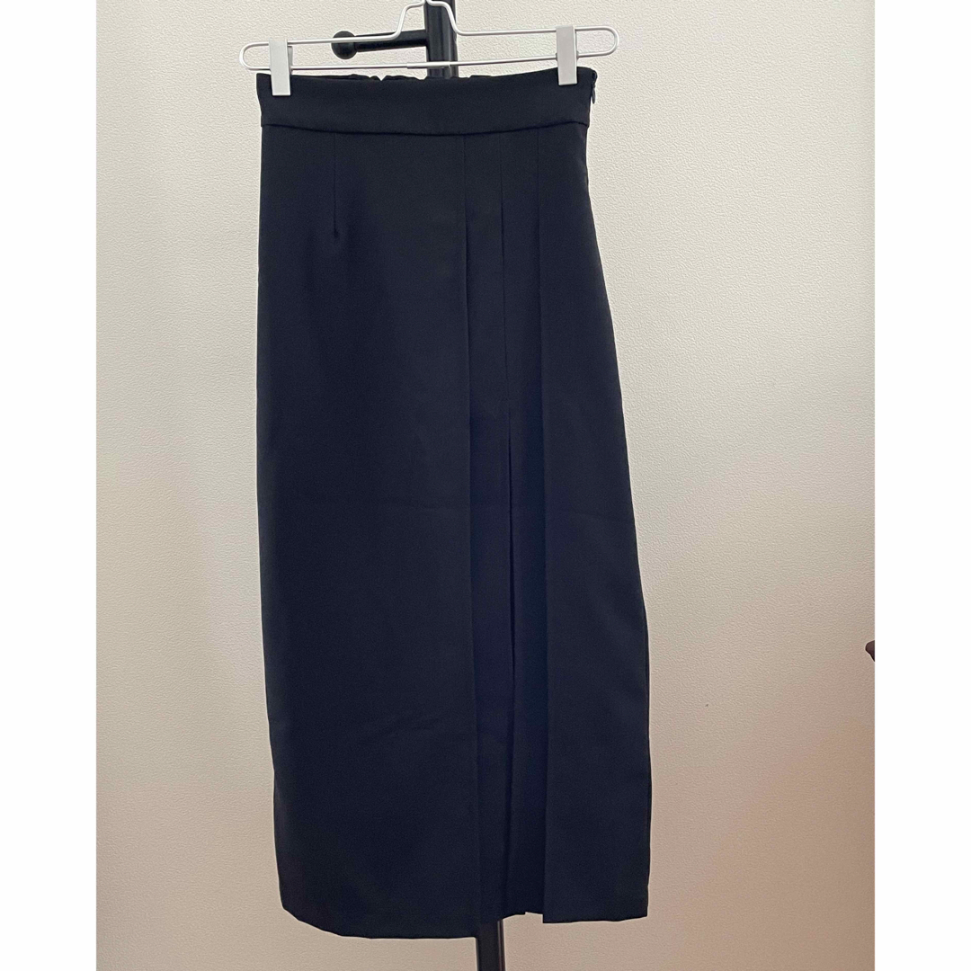 clear(クリア)の【未使用】clear ブラックスカート　スリット風デザイン　ウエストゴム有り レディースのスカート(ロングスカート)の商品写真